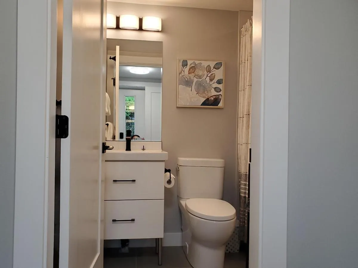 Vakantiehuis Contemporary Suite With Free-Parking Victoria