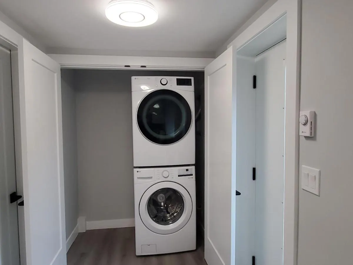Contemporary Suite With Free-Parking Victoria